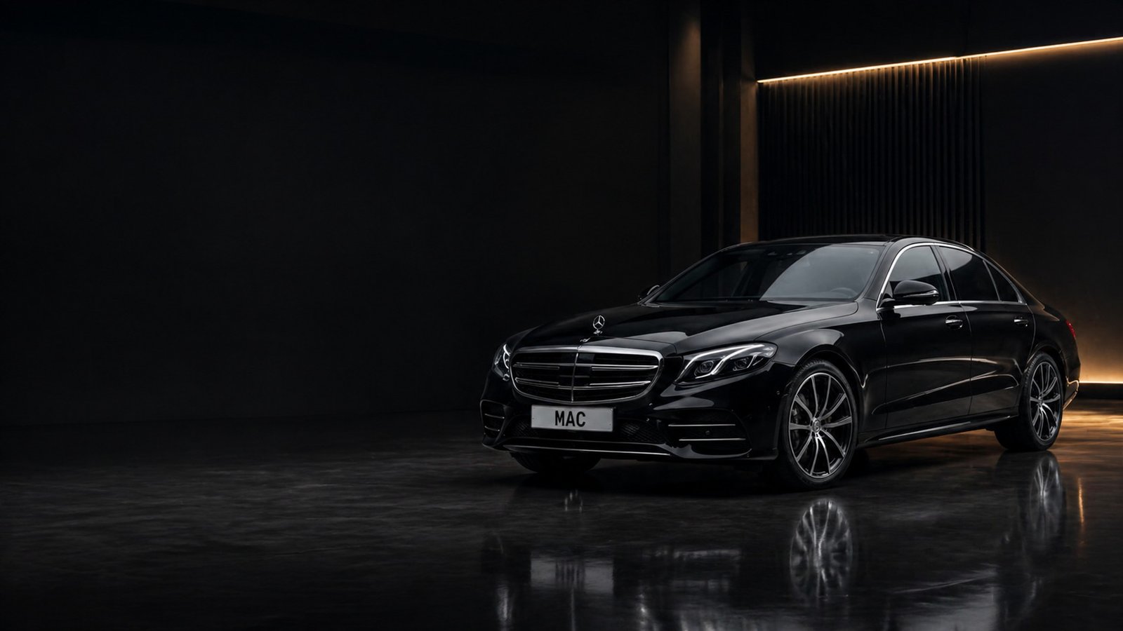 Mercedes E-Class Chauffeur Hire vehicle with MAC number plate for Manchester Airport Chauffeur