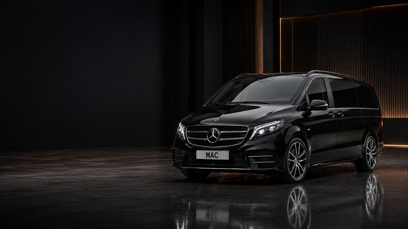 Mercedes V-Class Chauffeur Hire vehicle with MAC number plate for Manchester Airport Chauffeur